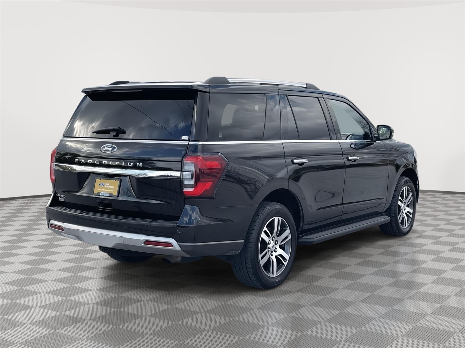 Vehicle photo 7
