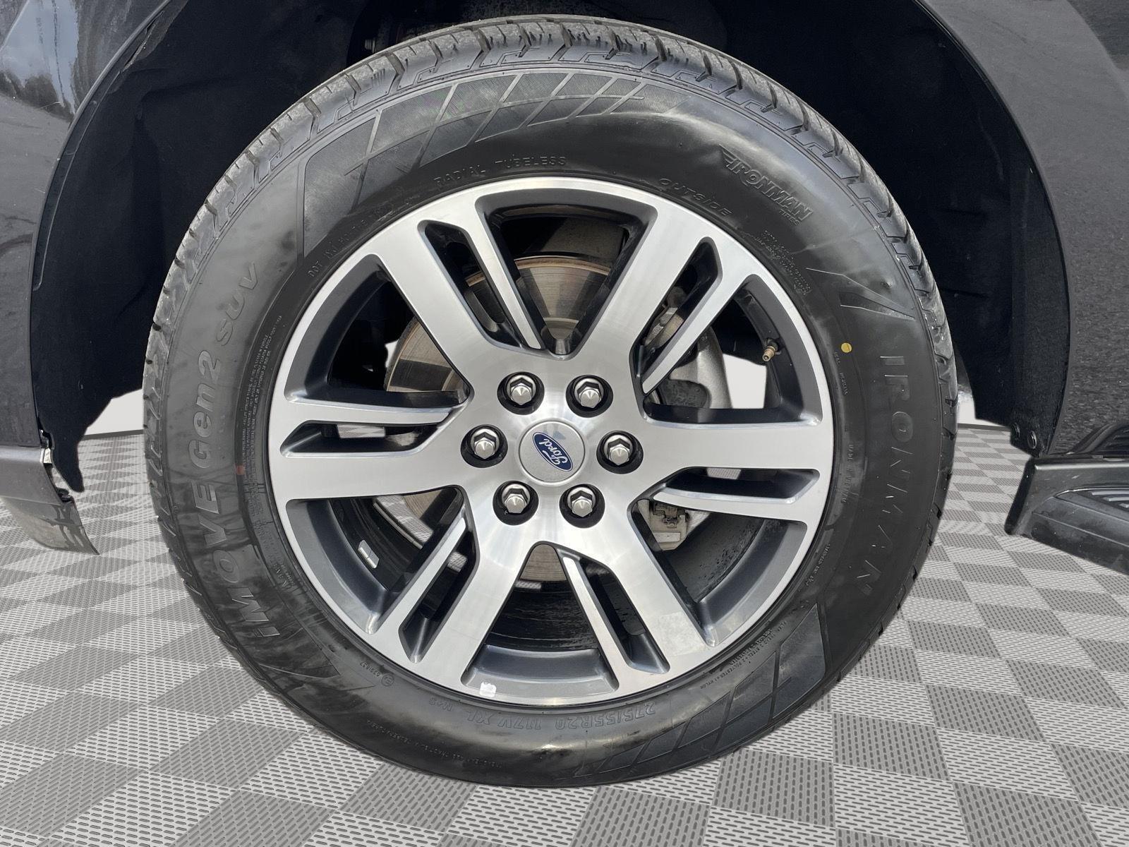 Vehicle photo 10