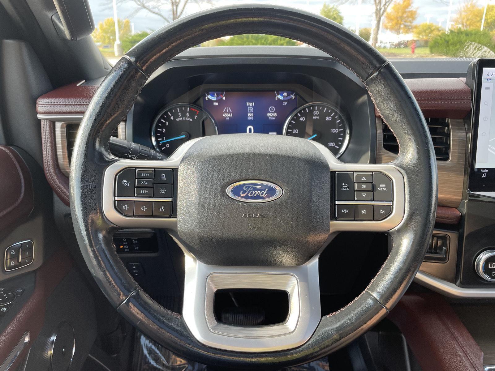 Vehicle photo 12