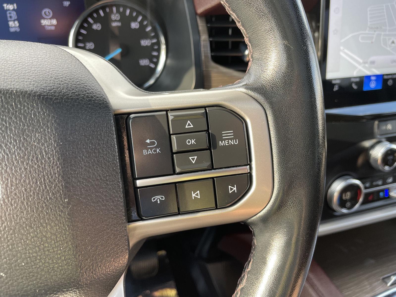 Vehicle photo 14