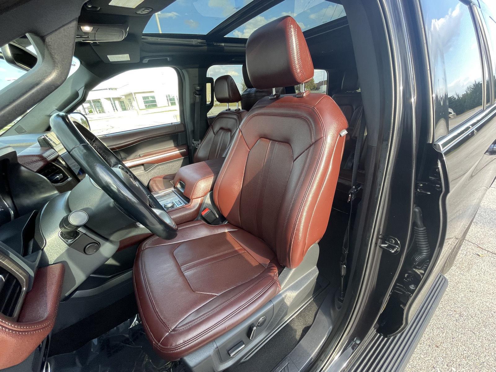 Vehicle photo 19