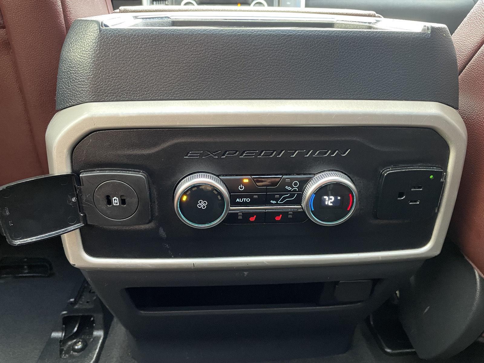 Vehicle photo 24