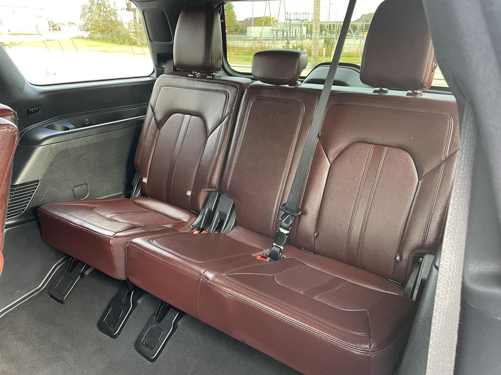 Vehicle photo 25