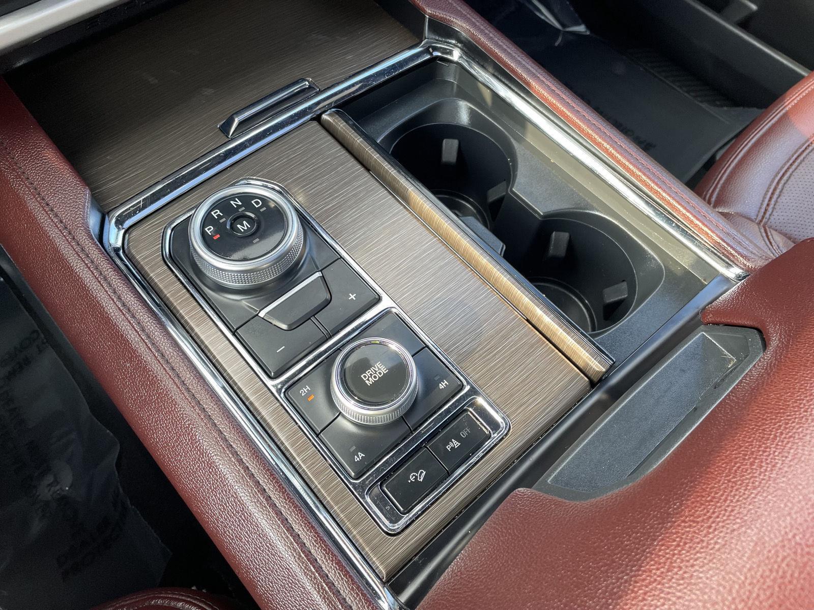 Vehicle photo 26