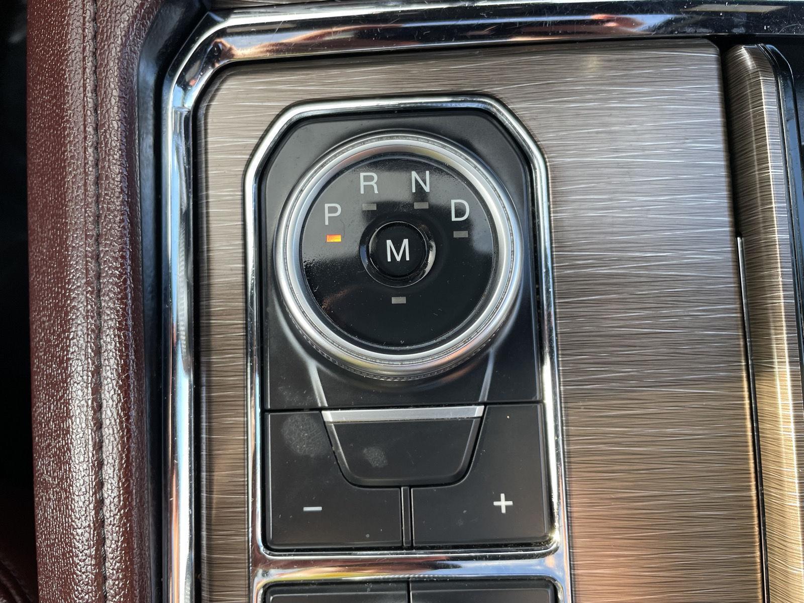 Vehicle photo 28