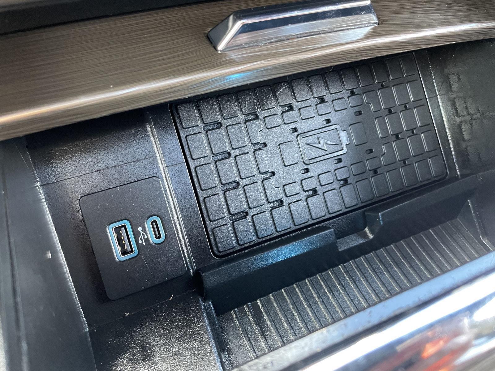 Vehicle photo 29