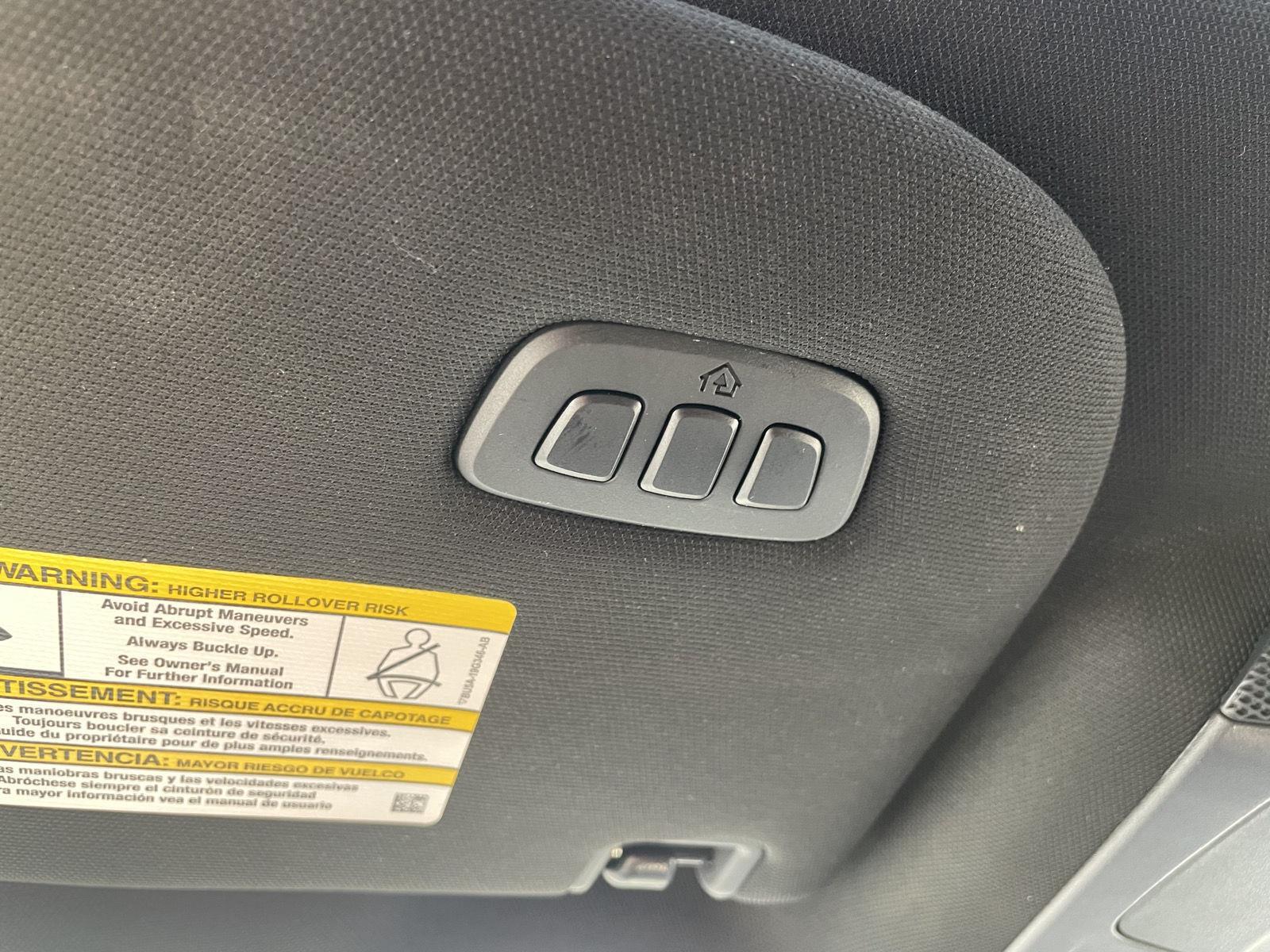 Vehicle photo 32