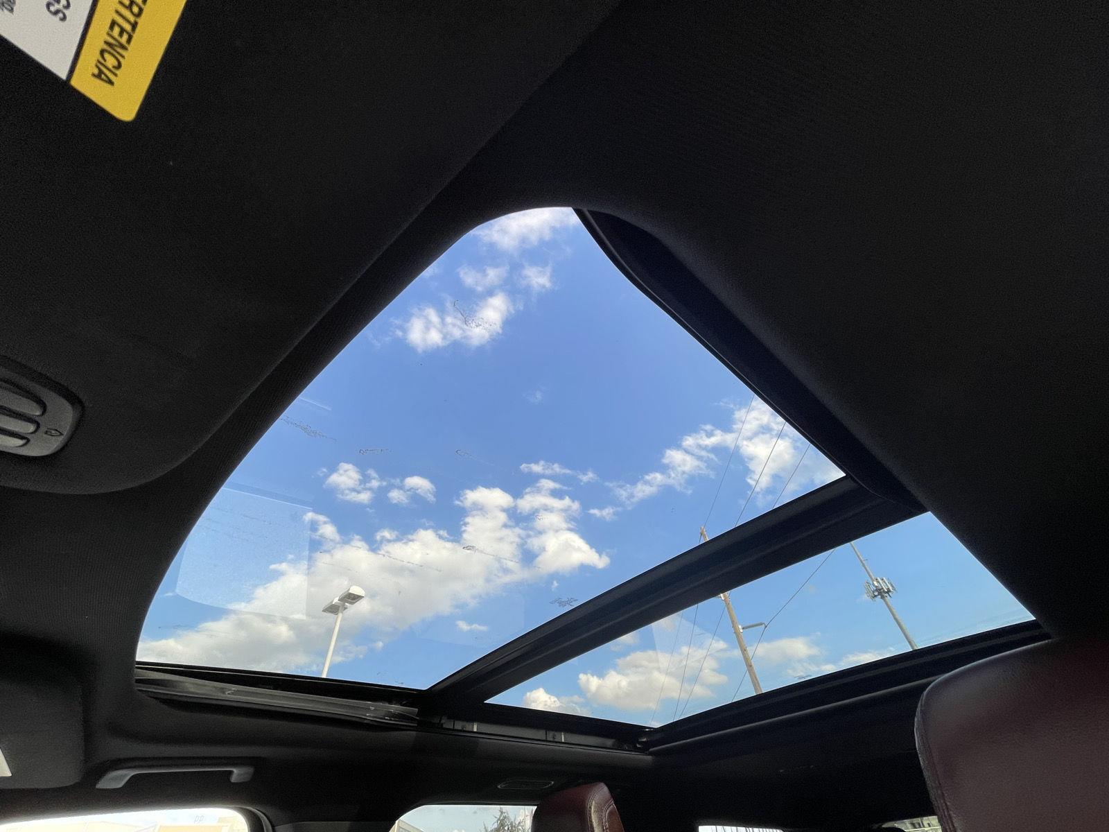 Vehicle photo 33