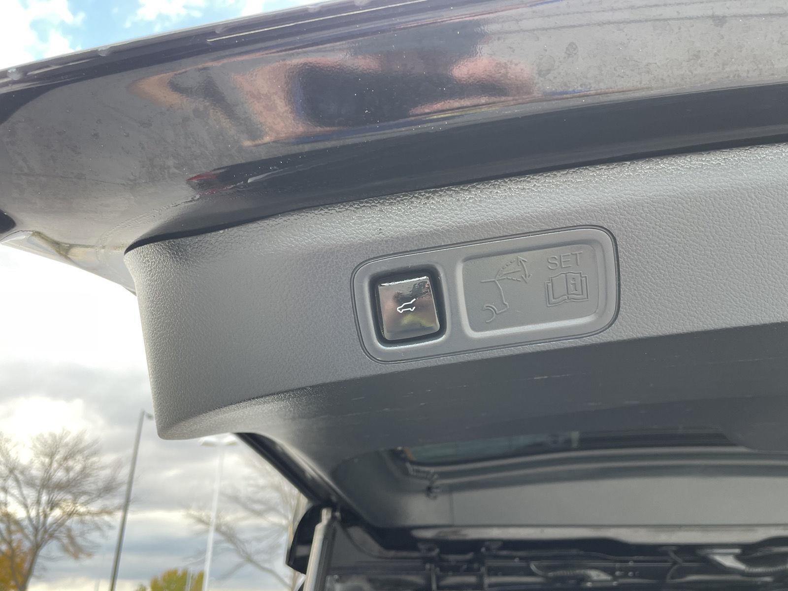 Vehicle photo 45