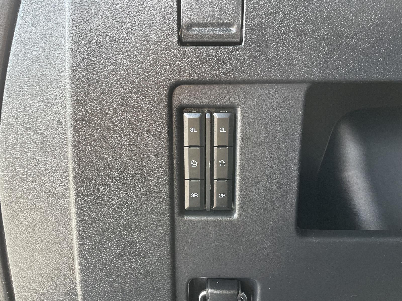 Vehicle photo 46