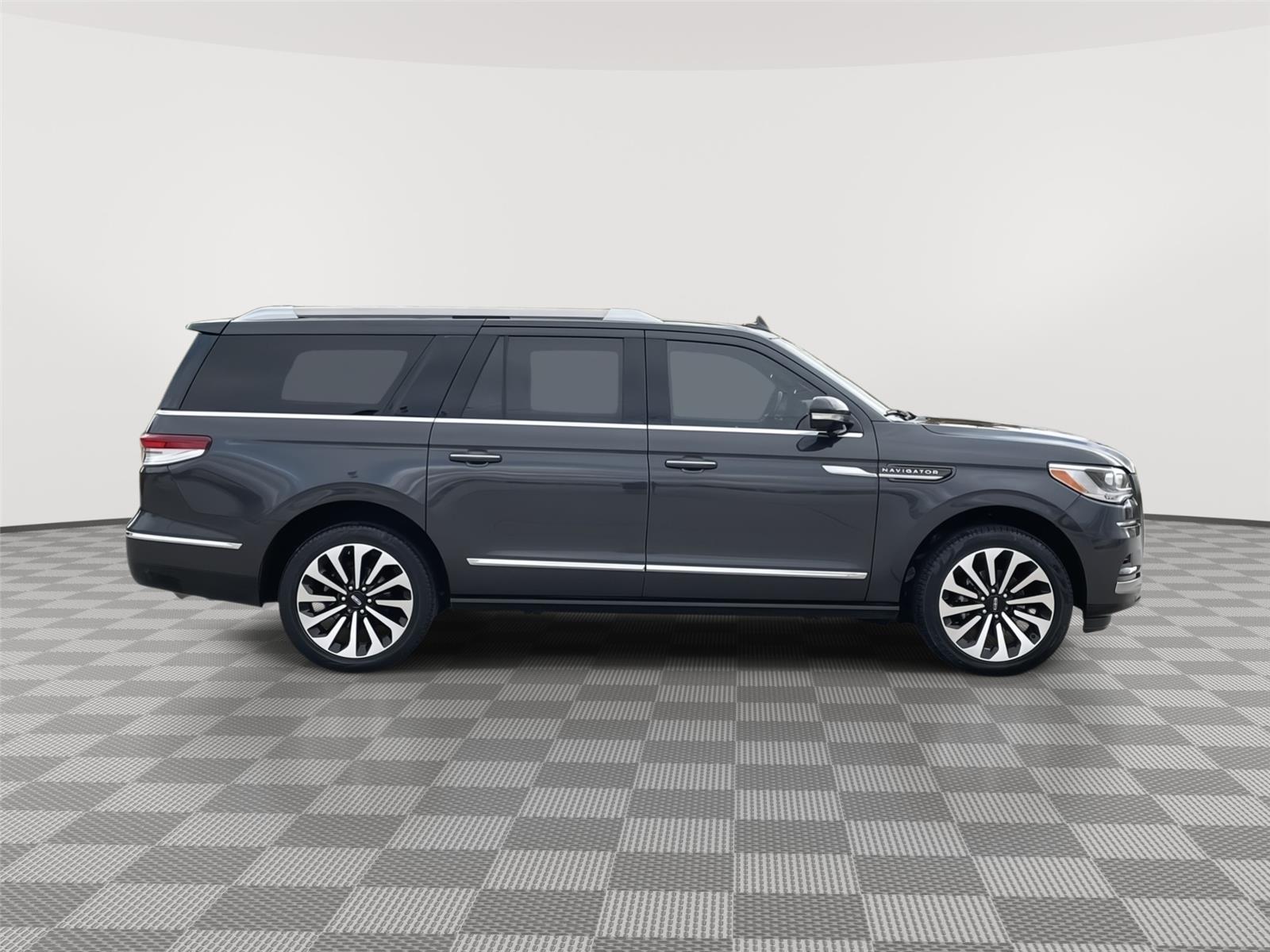 Vehicle photo 6