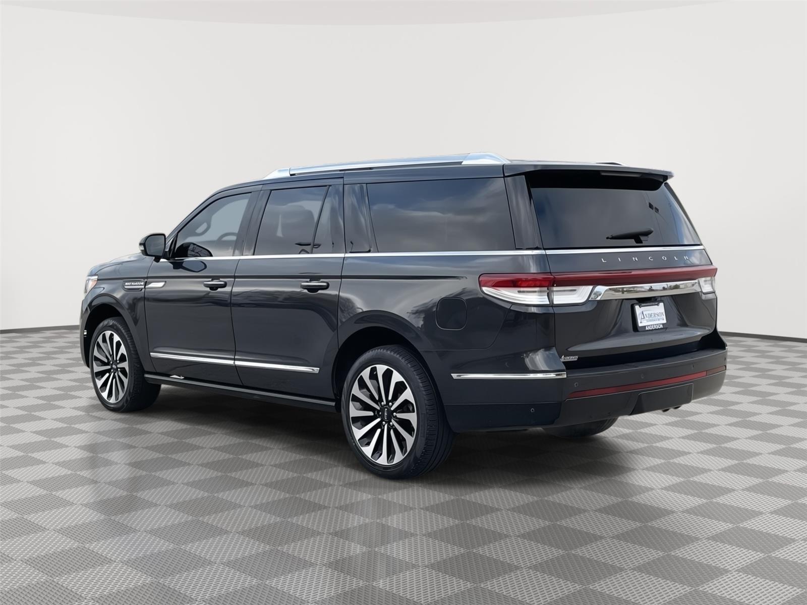 Vehicle photo 9