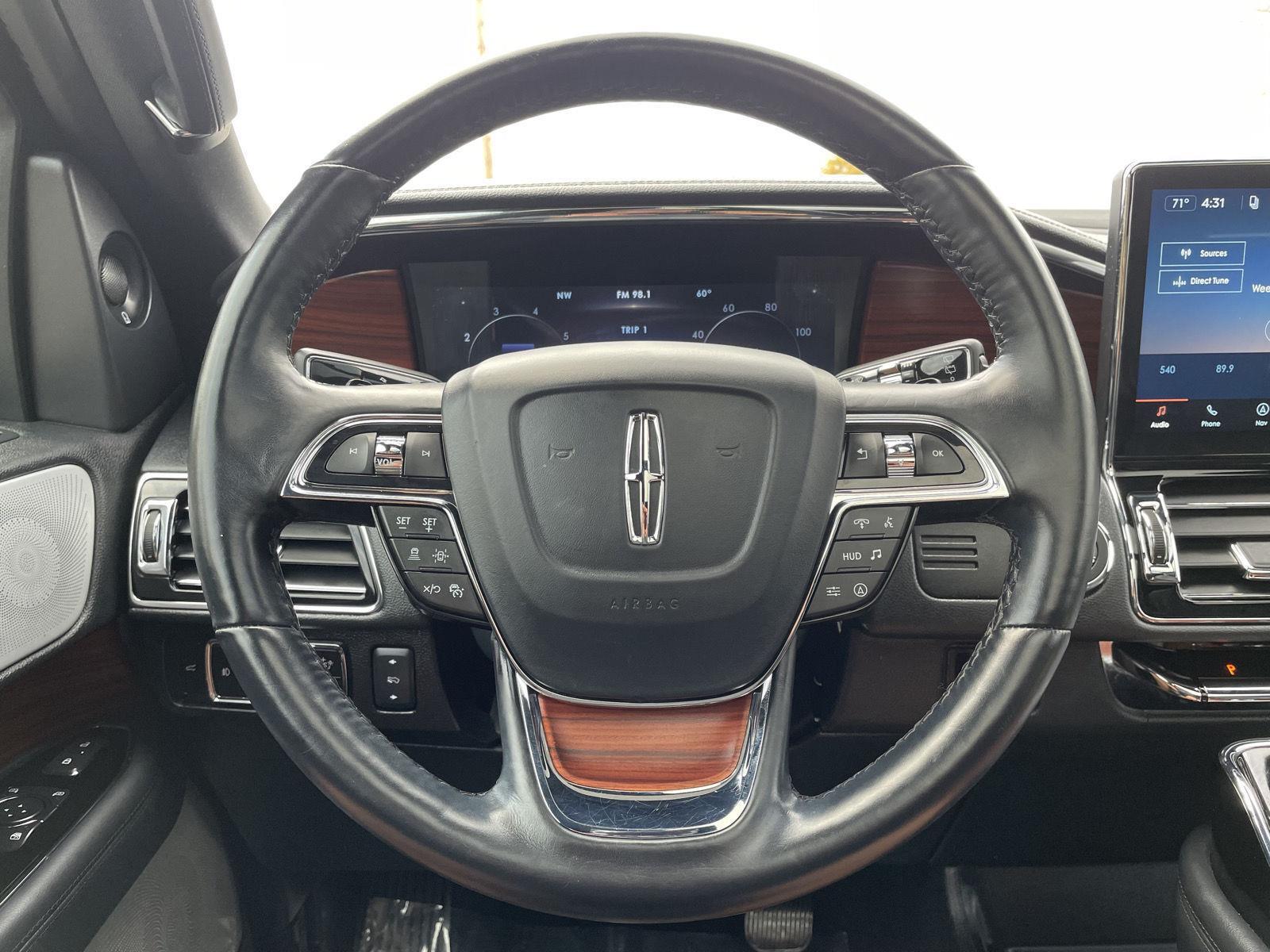 Vehicle photo 11