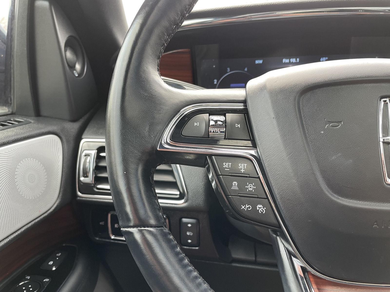 Vehicle photo 12