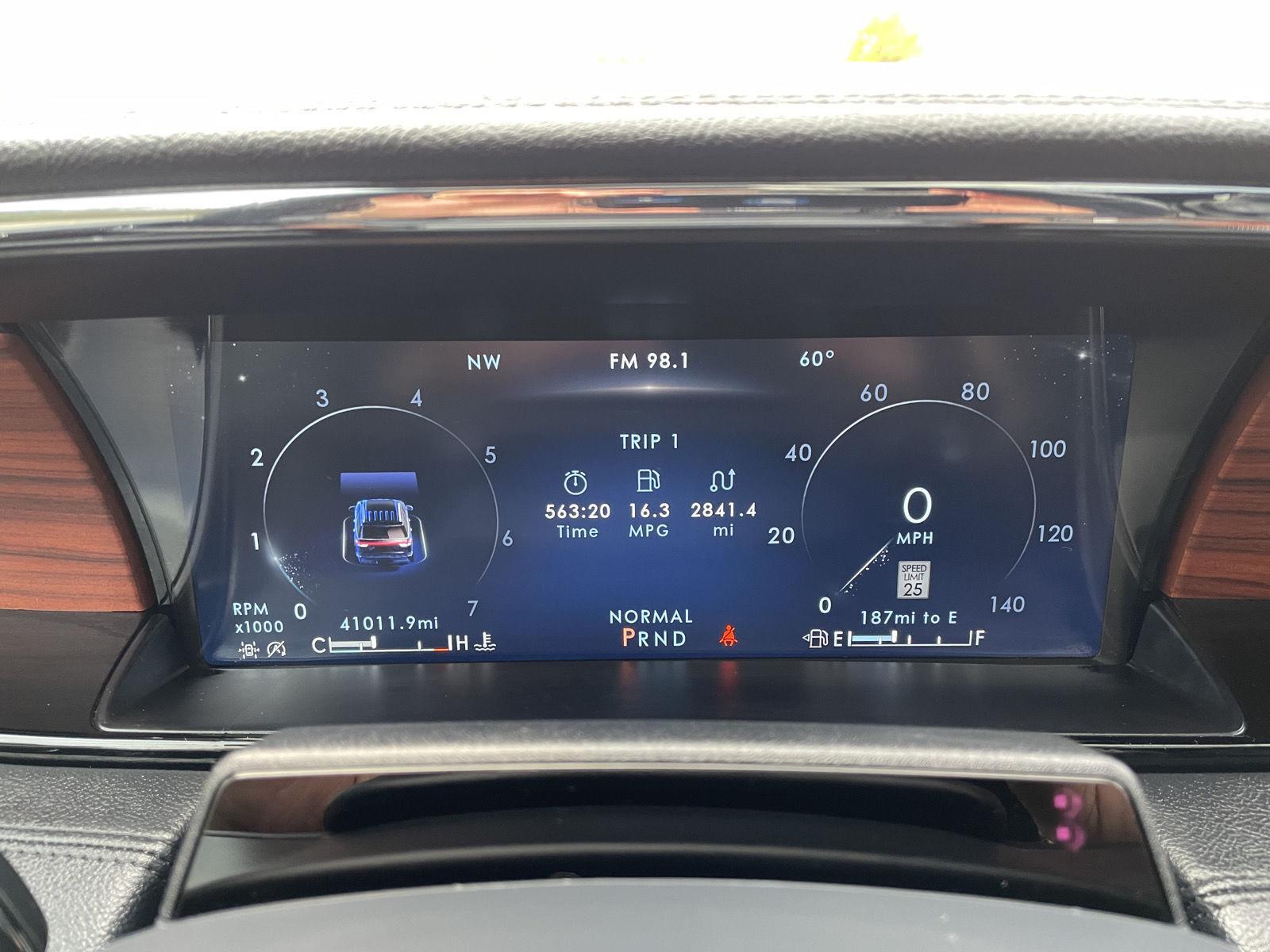 Vehicle photo 14