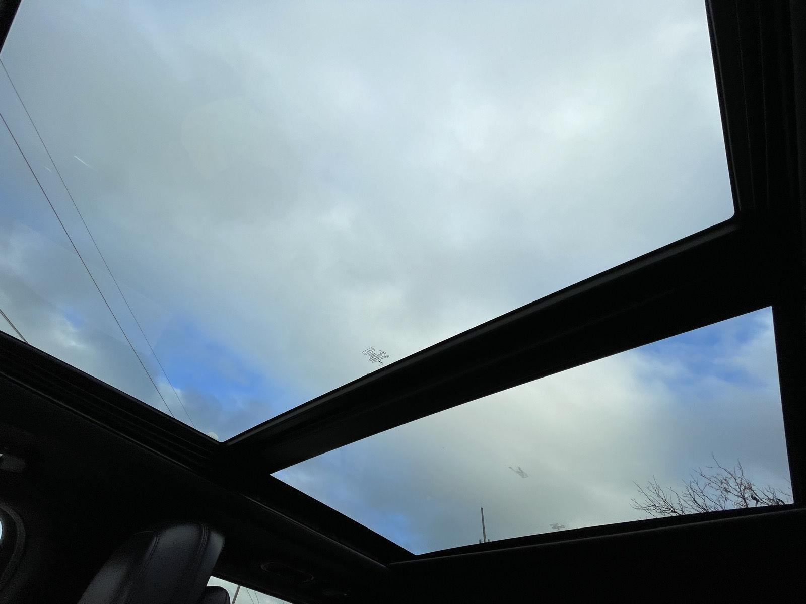 Vehicle photo 24