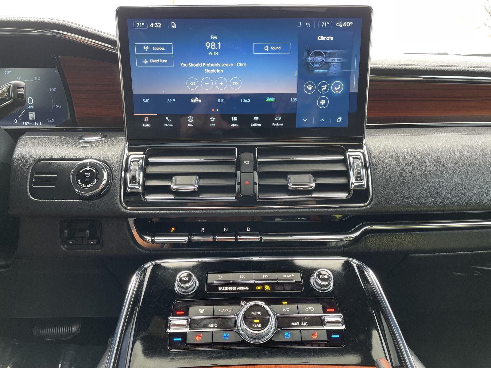 Vehicle photo 25
