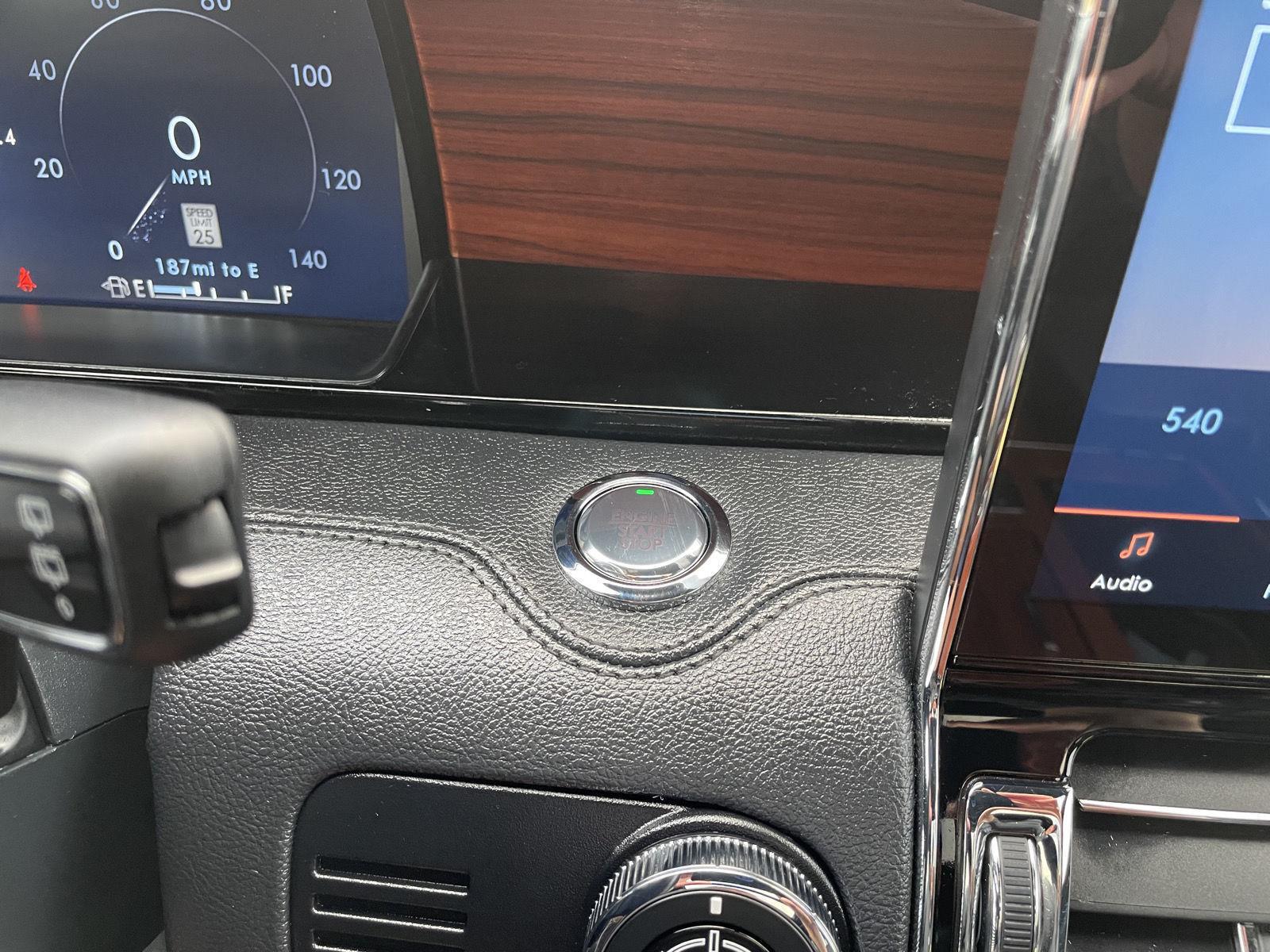 Vehicle photo 29