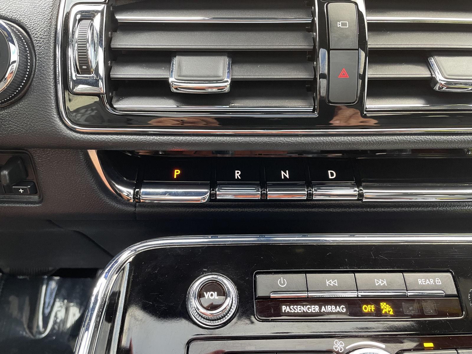 Vehicle photo 30