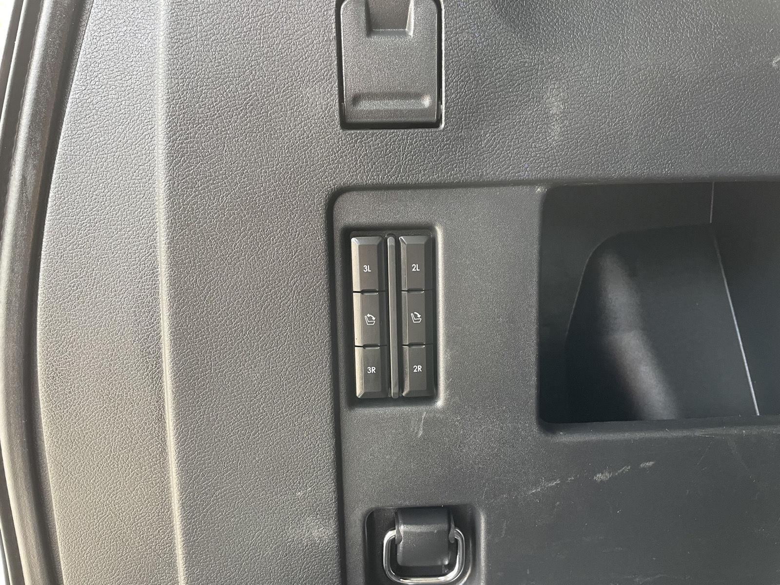Vehicle photo 43
