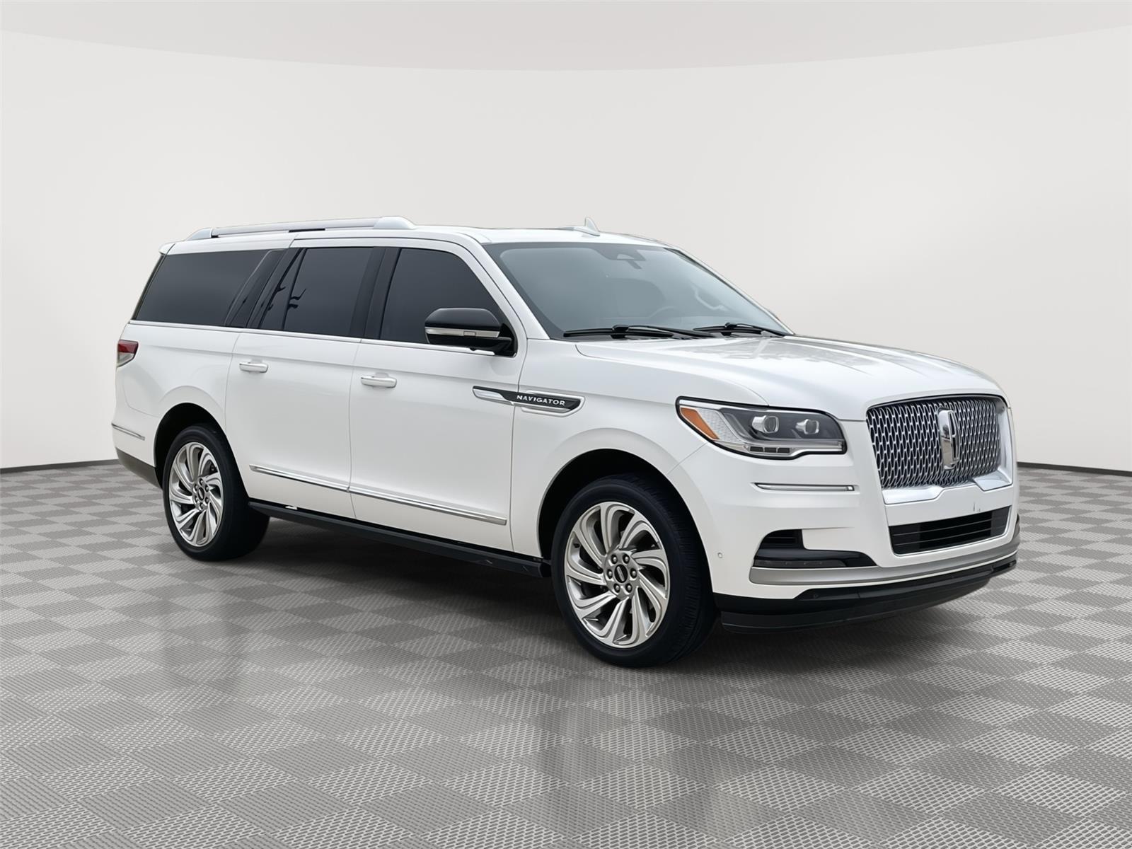 Vehicle photo 5