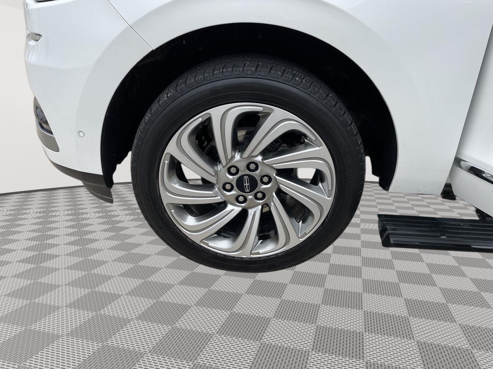 Vehicle photo 10