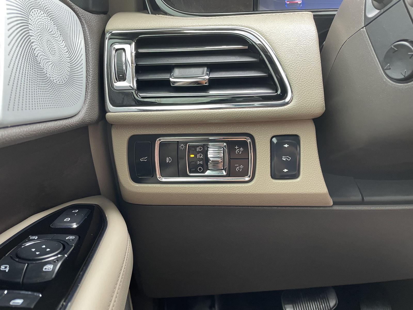 Vehicle photo 15