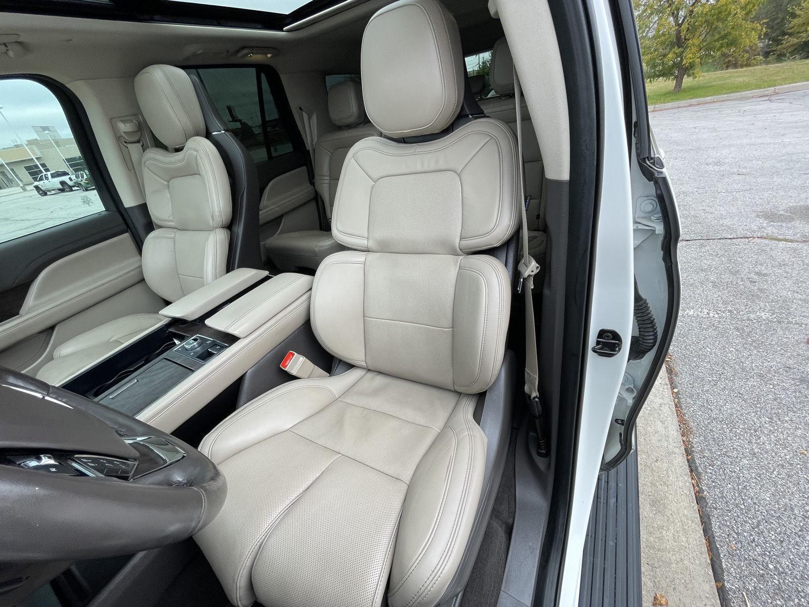 Vehicle photo 17