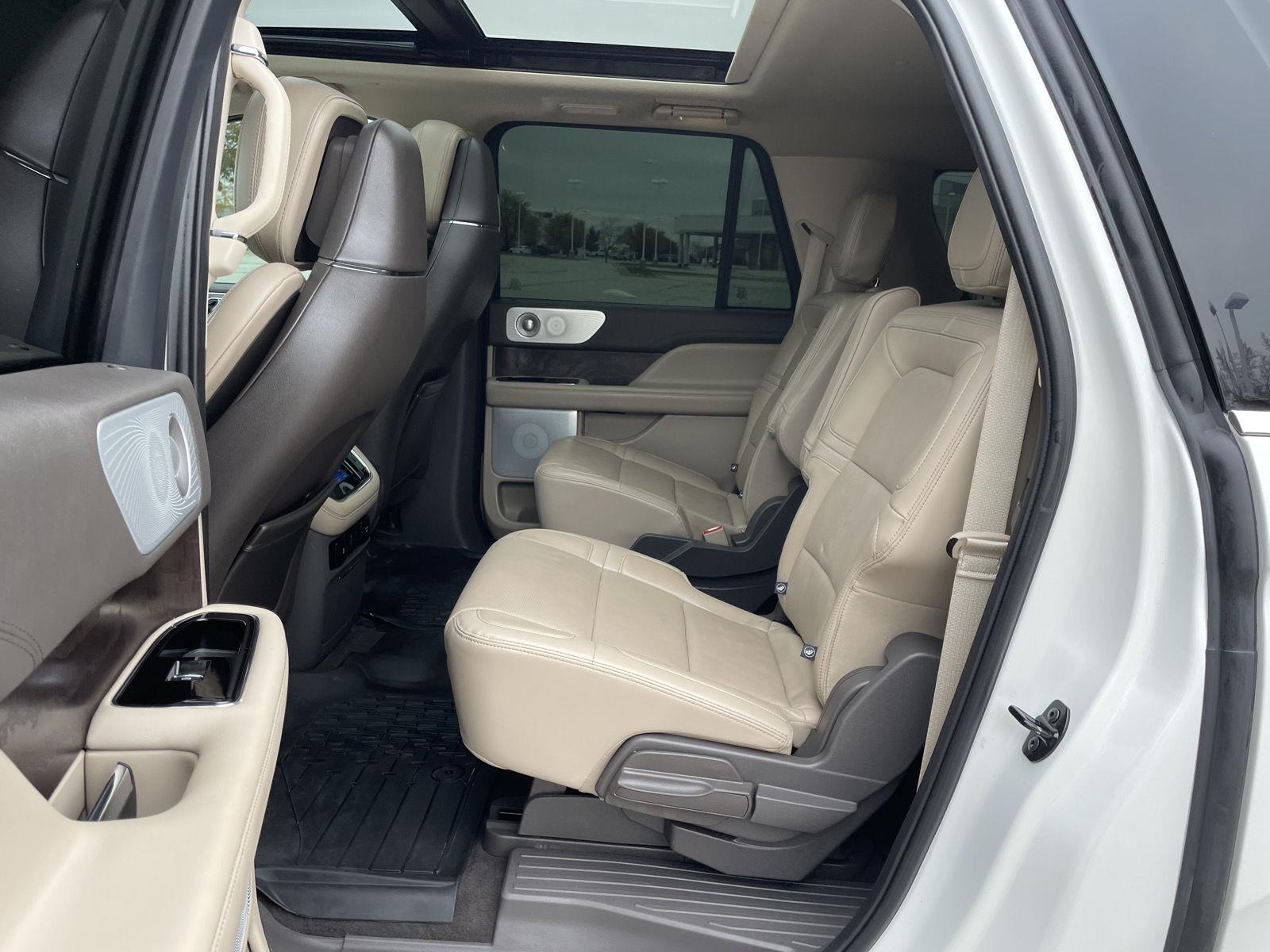Vehicle photo 19