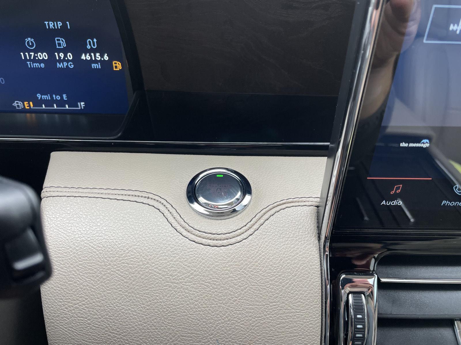Vehicle photo 29