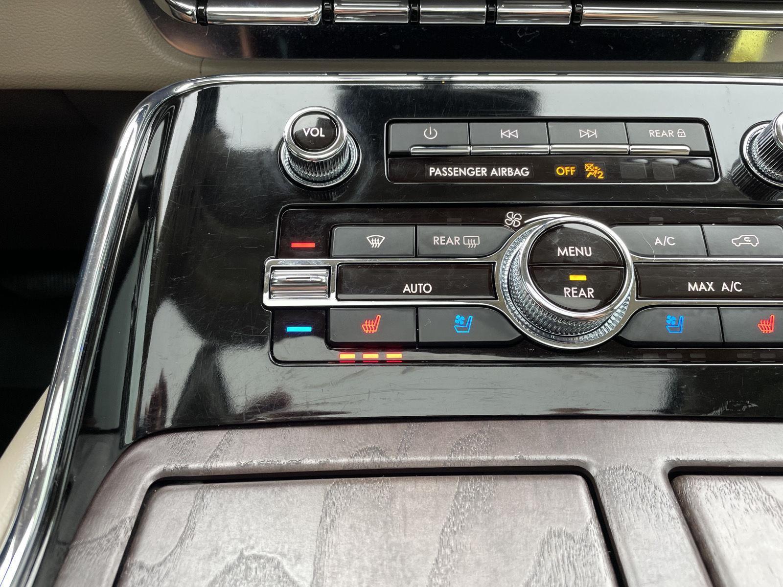 Vehicle photo 32