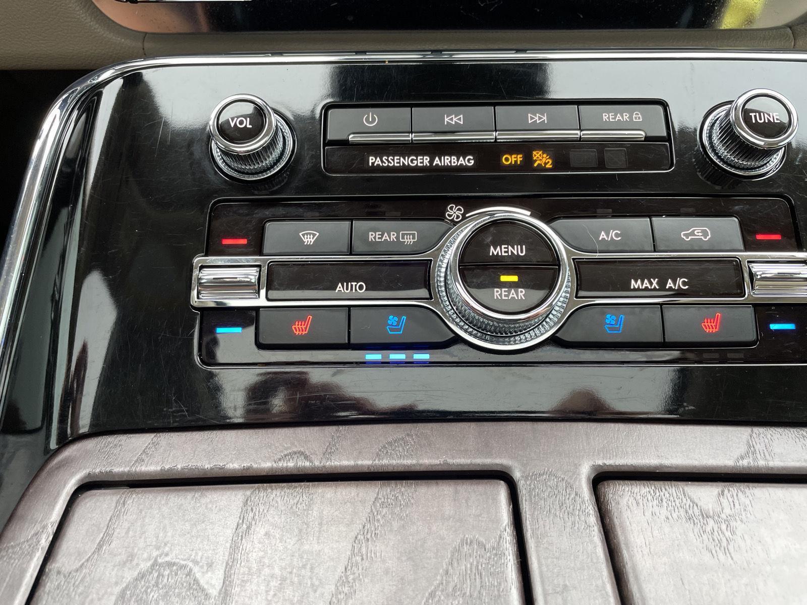 Vehicle photo 33