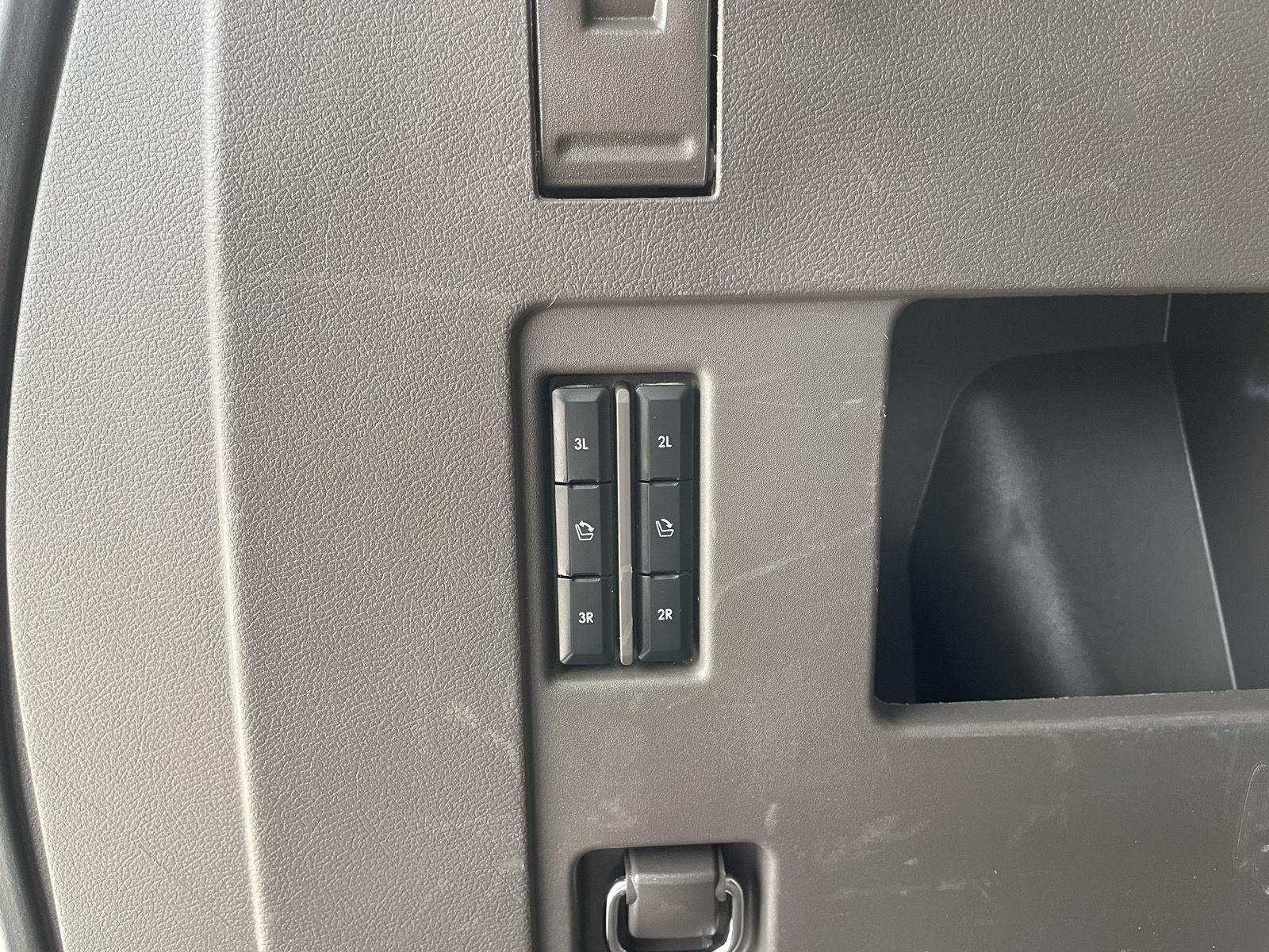 Vehicle photo 43