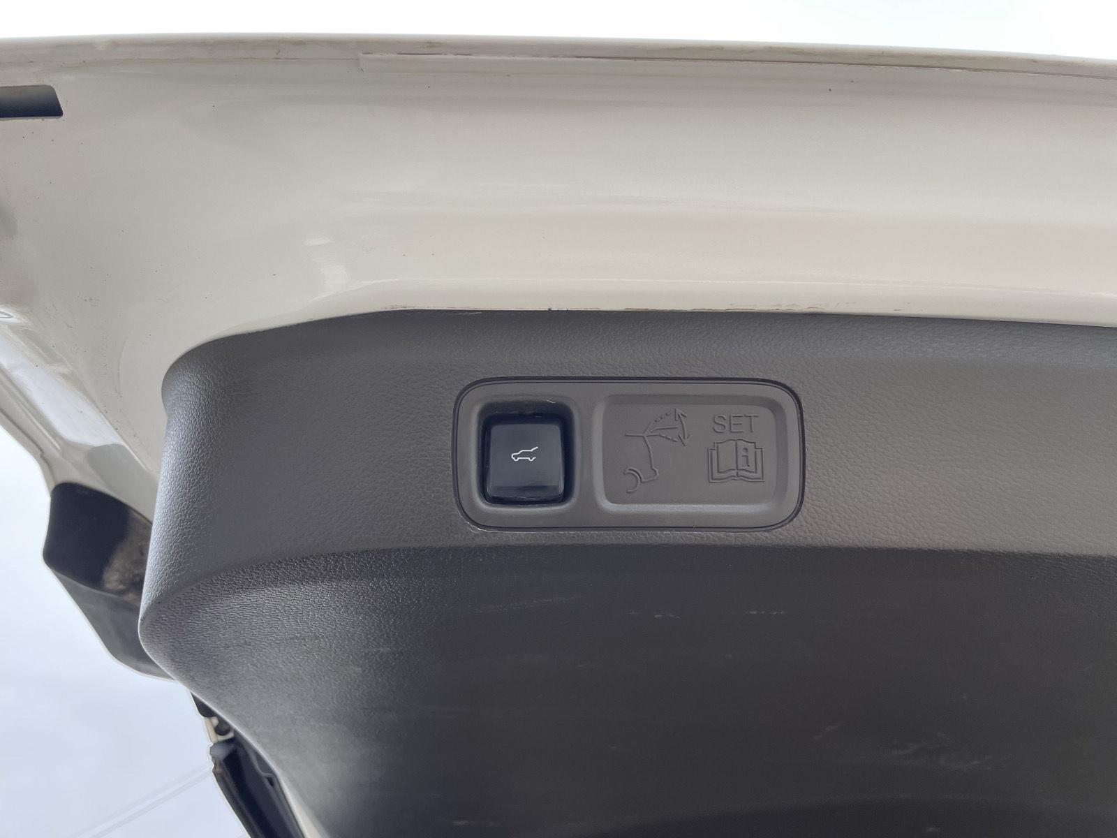Vehicle photo 45