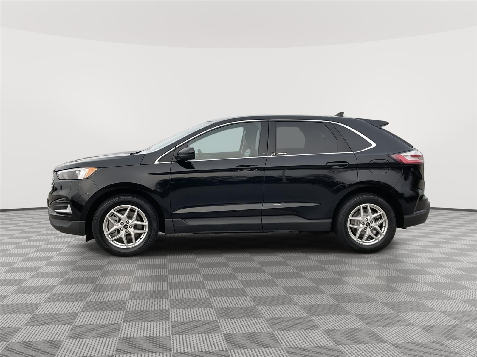 Vehicle photo 2