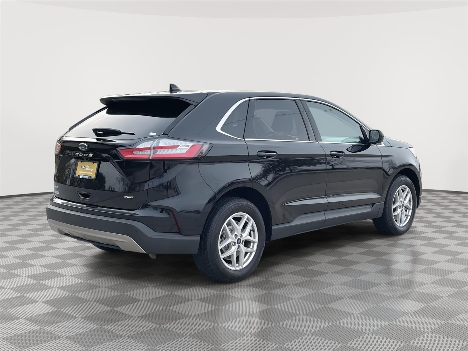 Vehicle photo 7