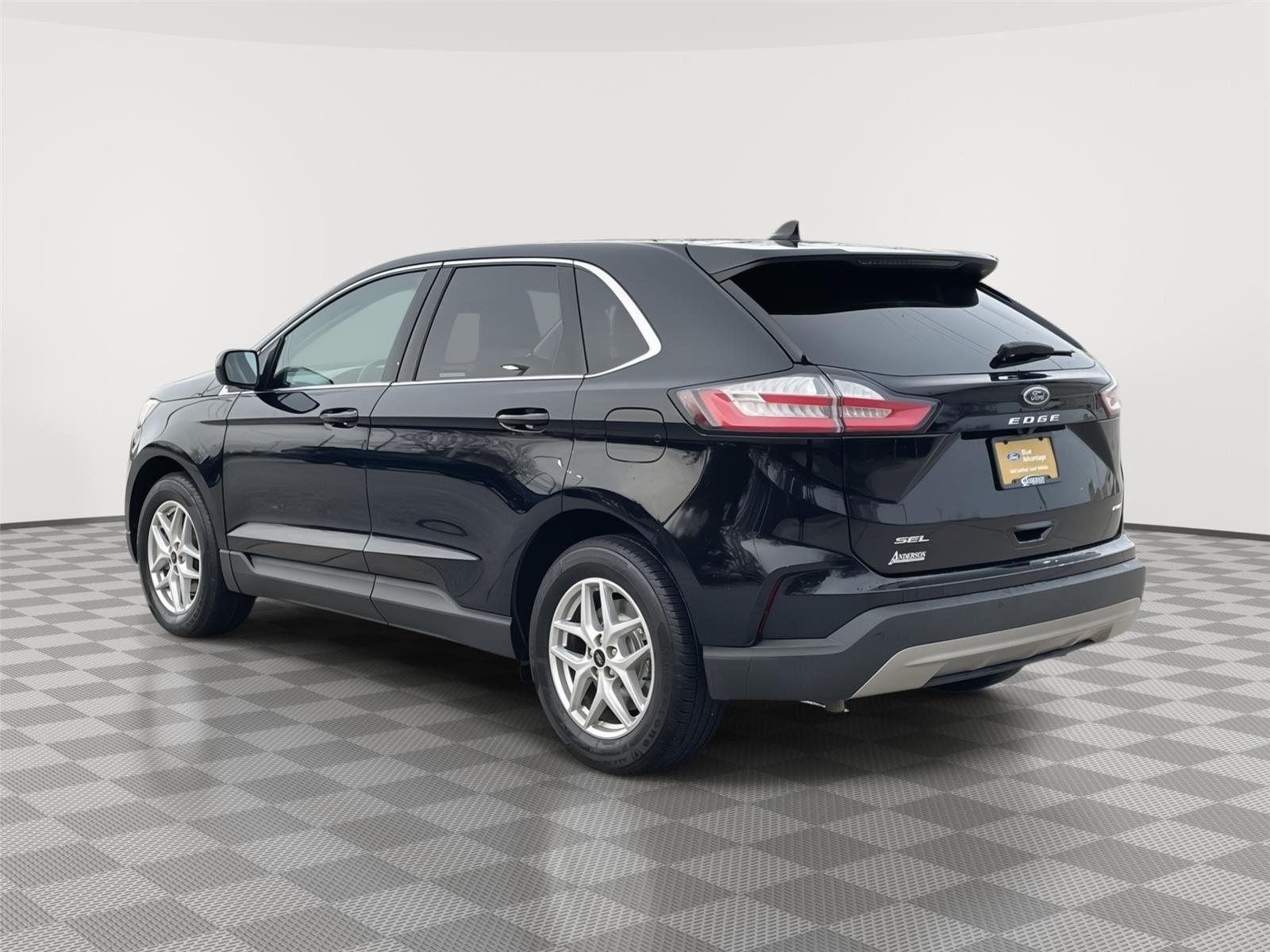 Vehicle photo 9