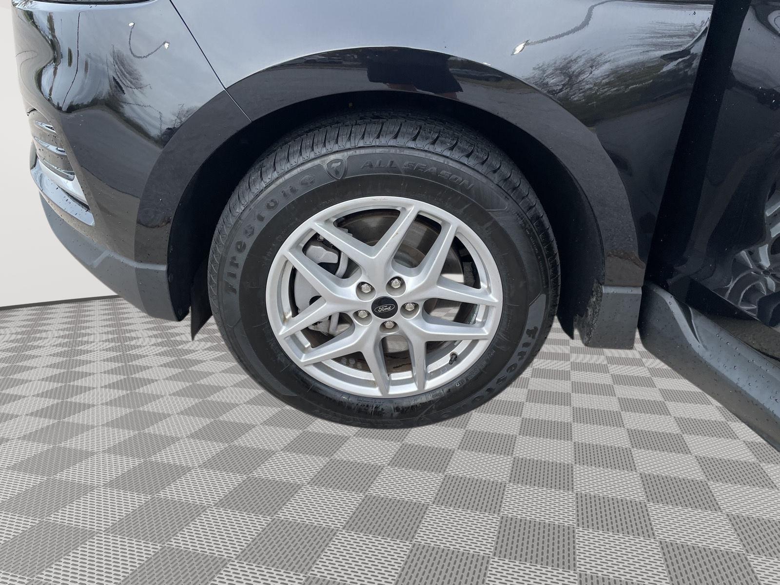 Vehicle photo 10