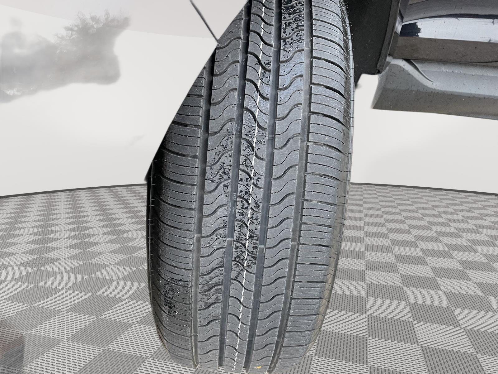 Vehicle photo 11