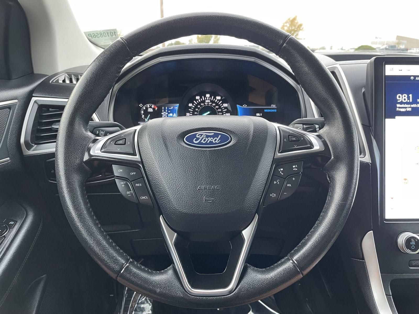 Vehicle photo 12