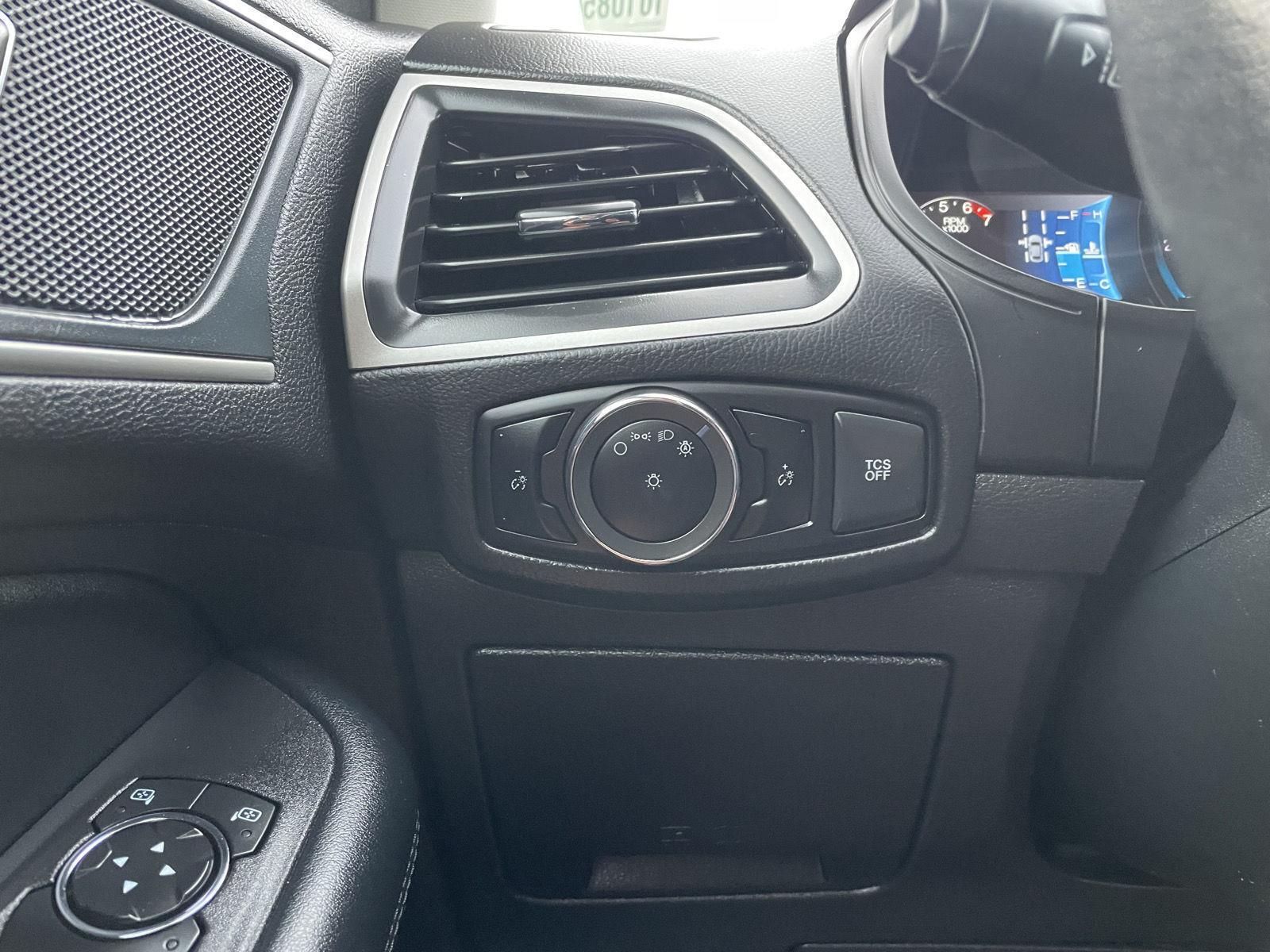 Vehicle photo 16