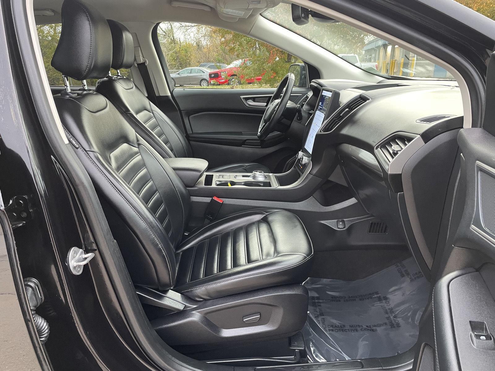 Vehicle photo 19