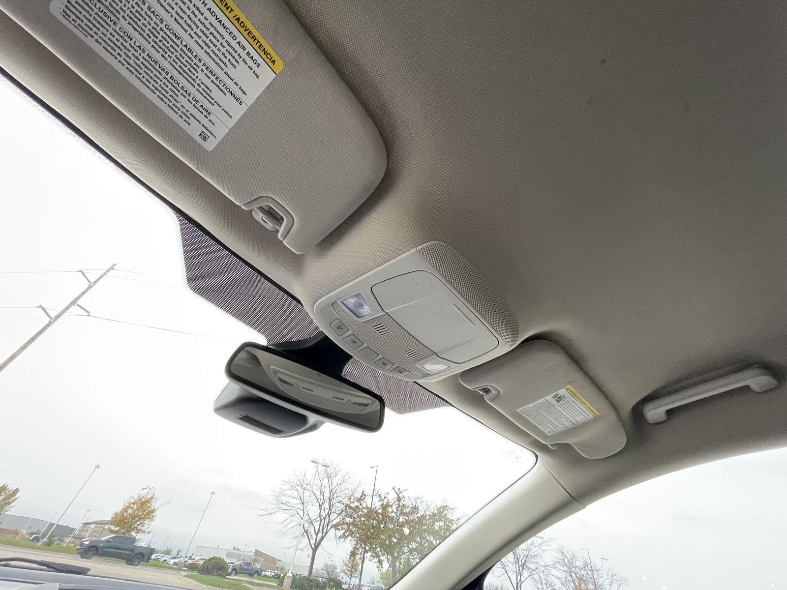 Vehicle photo 21