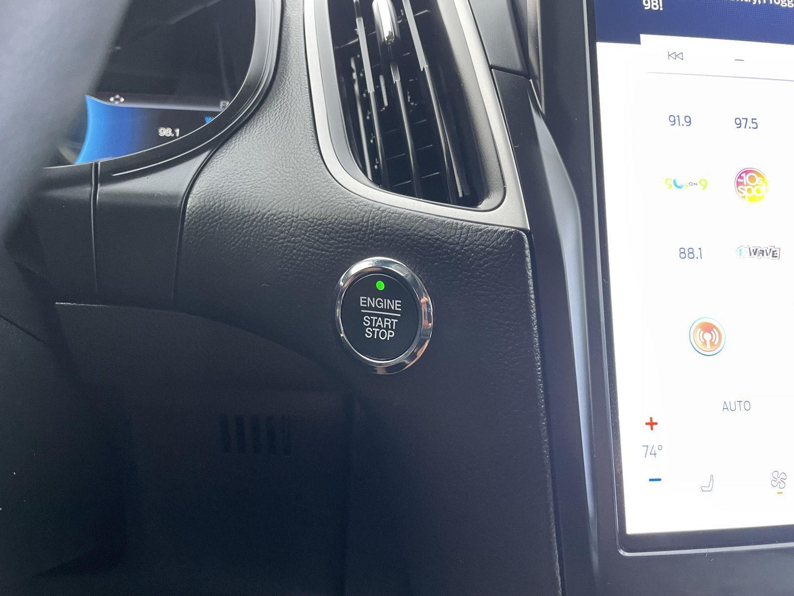 Vehicle photo 24