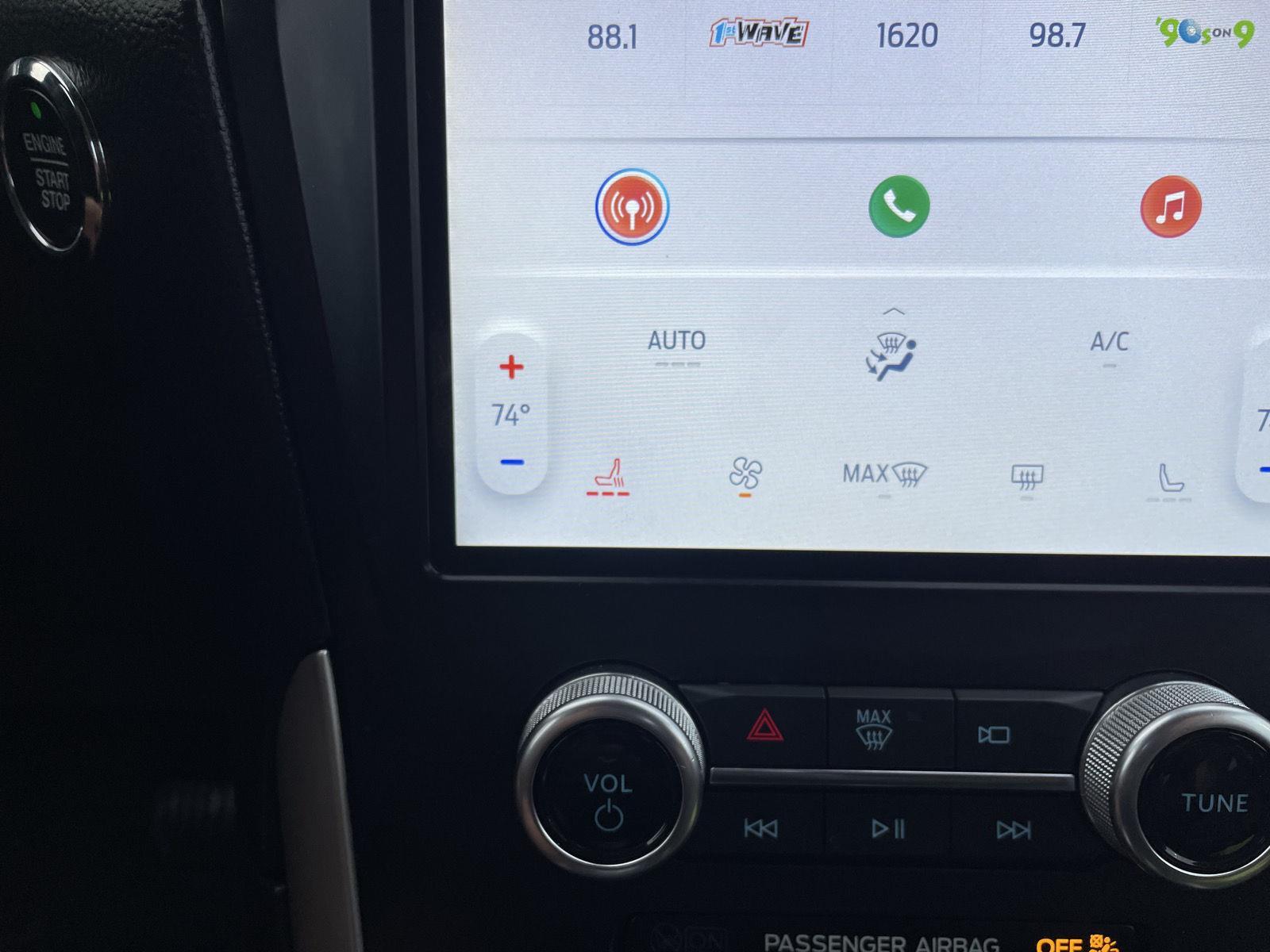 Vehicle photo 26
