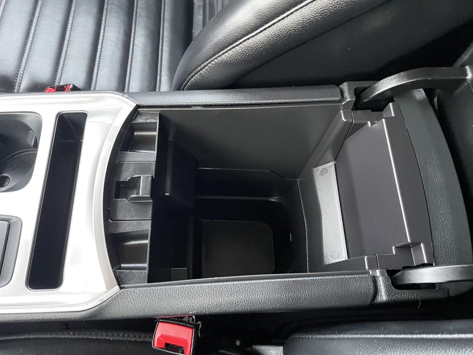 Vehicle photo 30