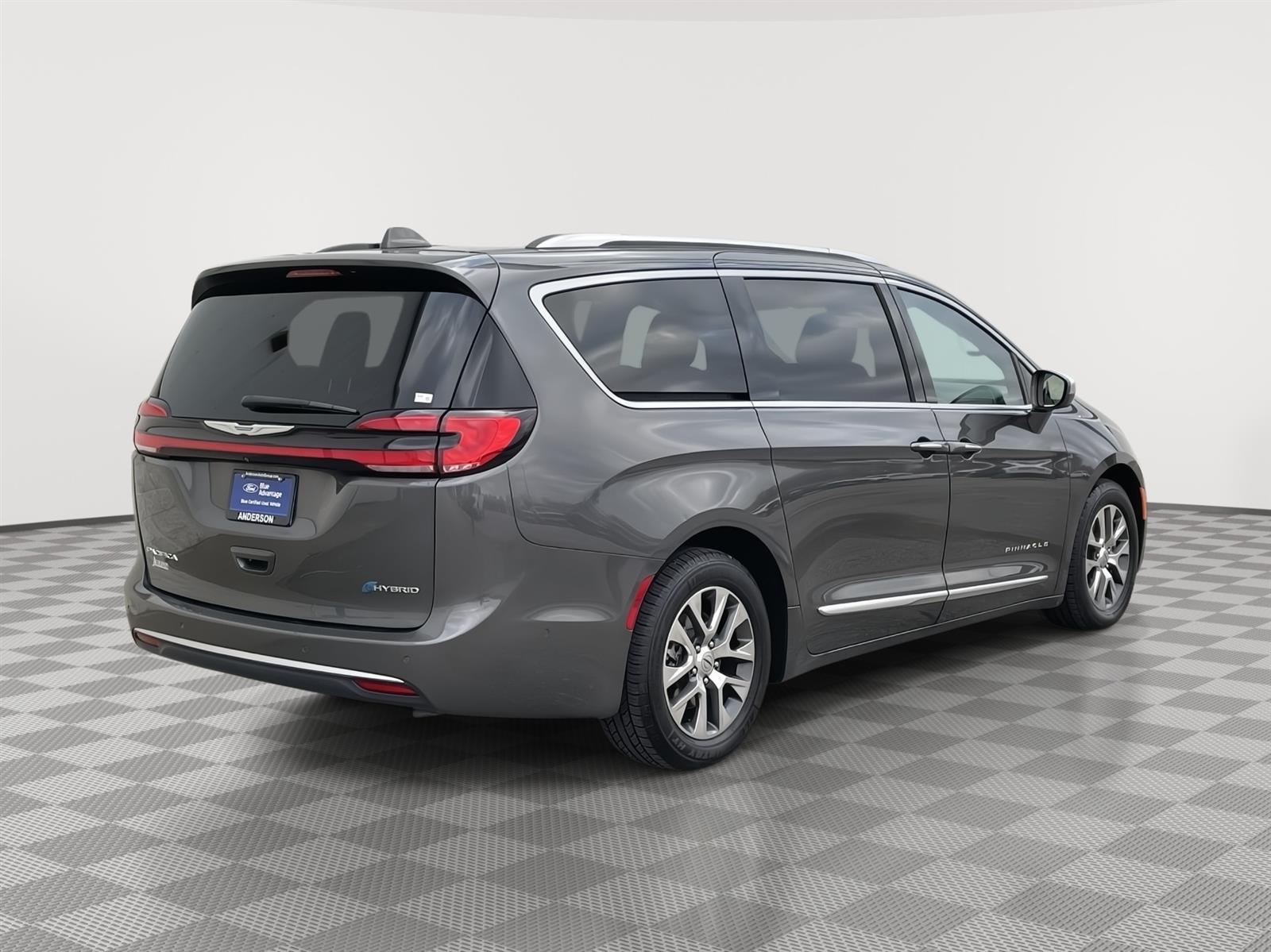 Used 2021 Chrysler Pacifica Hybrid Pinnacle Minivans for sale in Lincoln NE