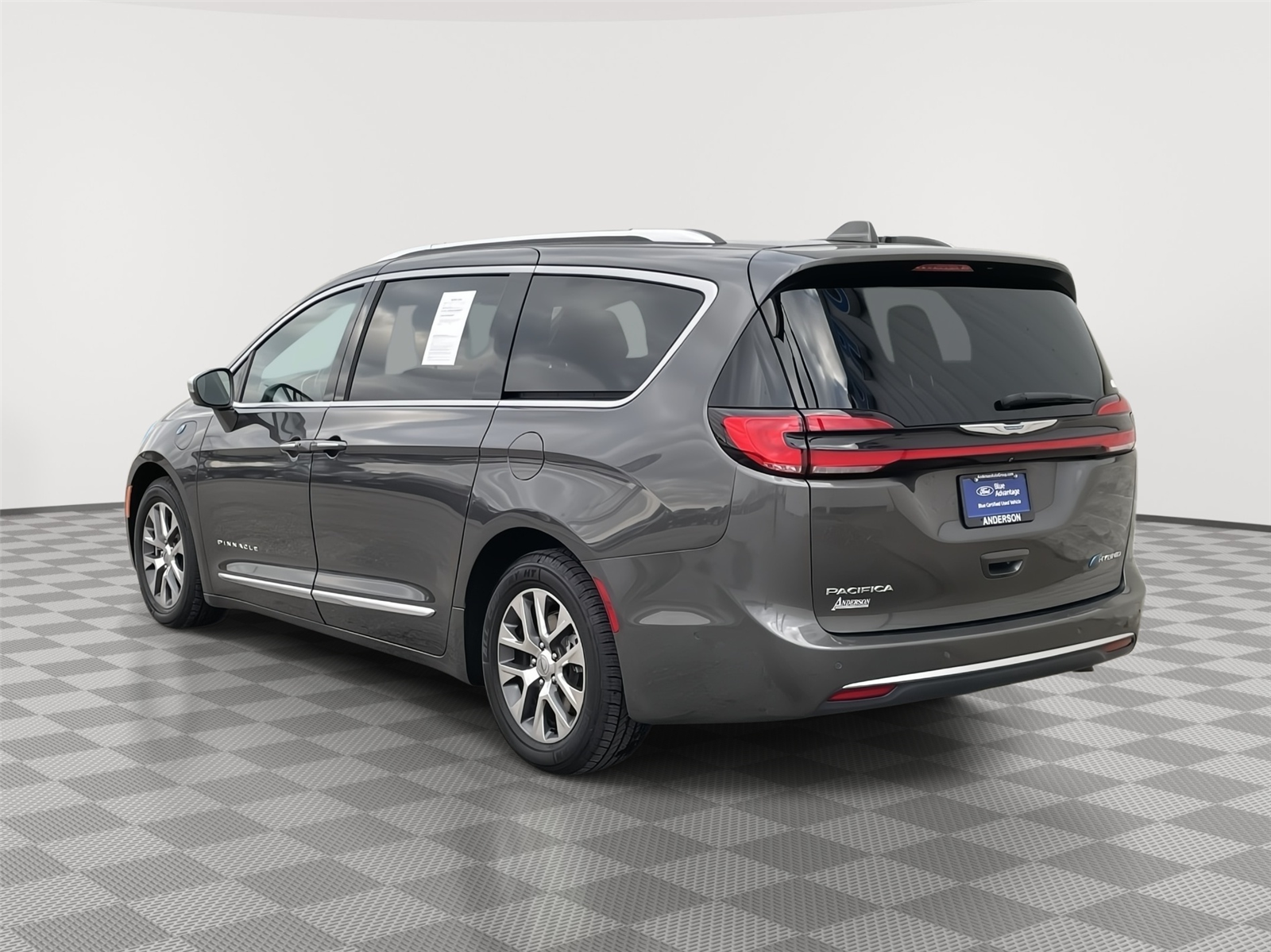 Used 2021 Chrysler Pacifica Hybrid Pinnacle Minivans for sale in Lincoln NE