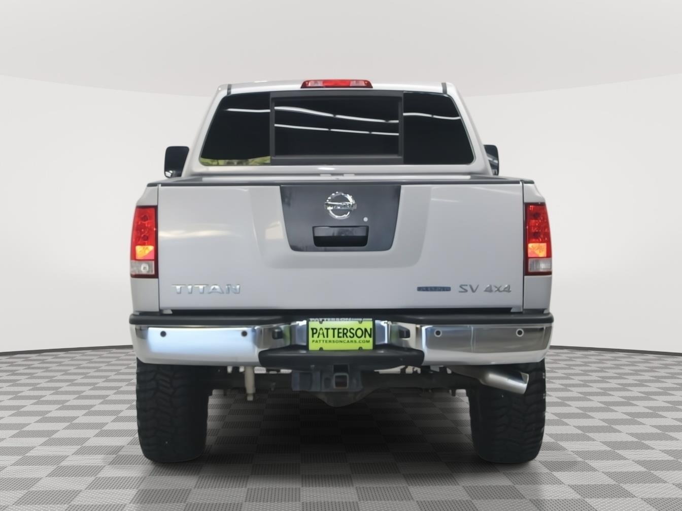2012 Nissan Titan SV photo 4