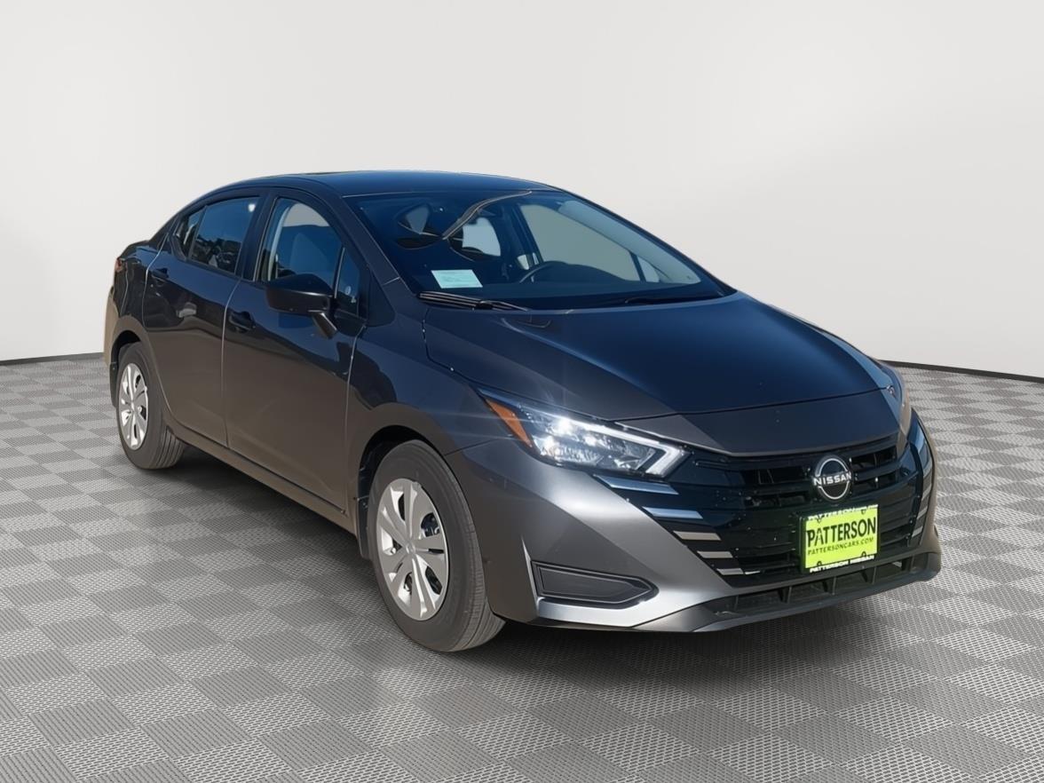 2025 Nissan Versa S's photo